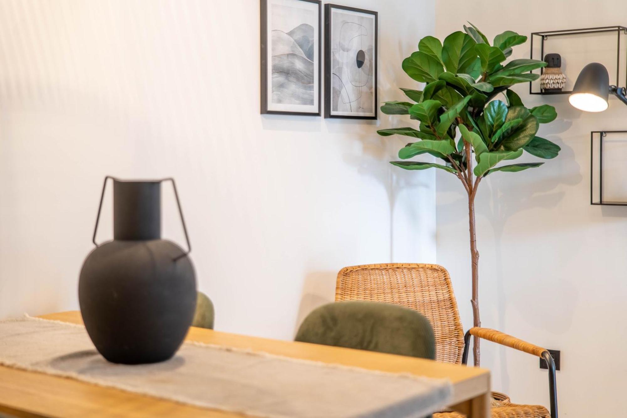 The Priest's By Lovelystay Apartment *